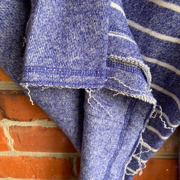 Aeropostale Distressed Sweater Blue White Striped - Picture 4 of 8